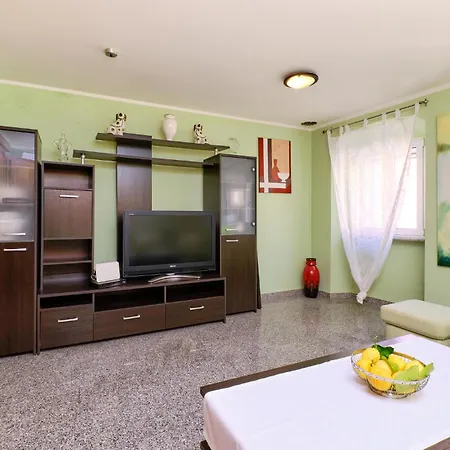 Lovely In With Wifi Casa vacanze Lussingrande
