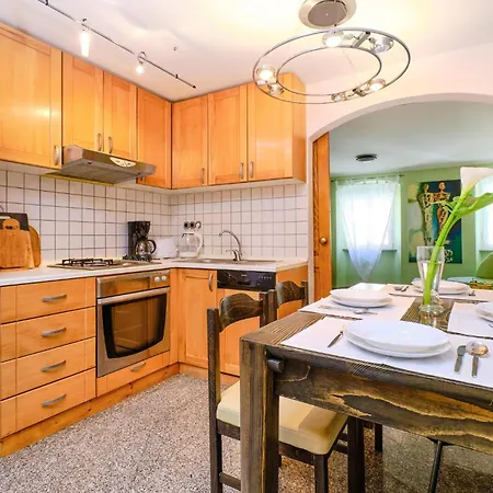 Lovely In With Wifi Casa vacanze Lussingrande