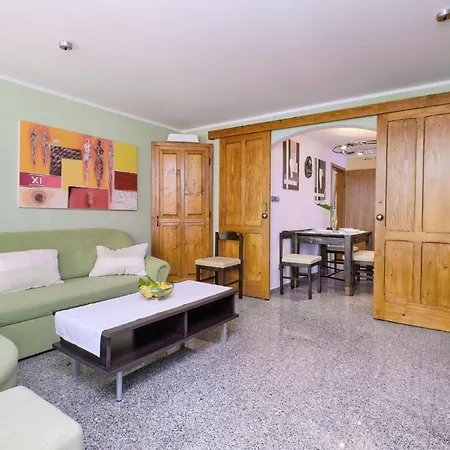 Casa vacanze Lovely In With Wifi Lussingrande