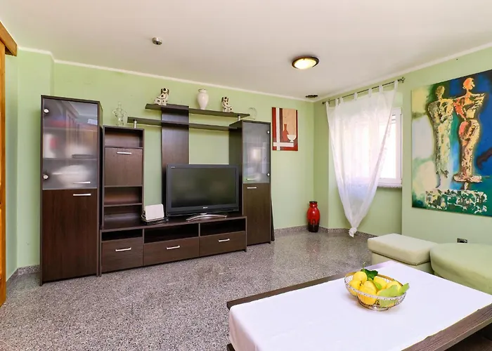 2 Bedroom Stunning In בית נופש וולי לוסיניי