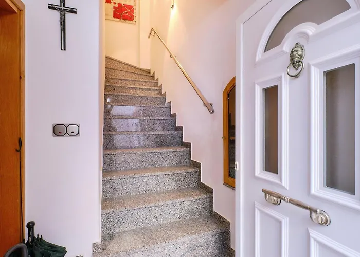2 Bedroom Stunning In * וולי לוסיניי
