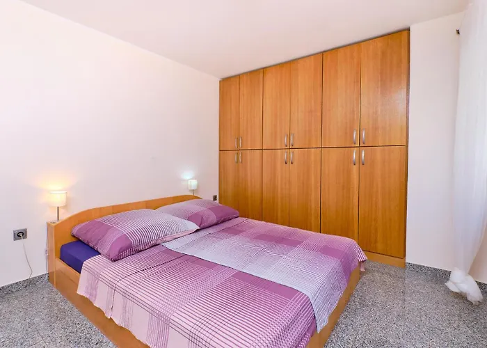 2 Bedroom Stunning In *