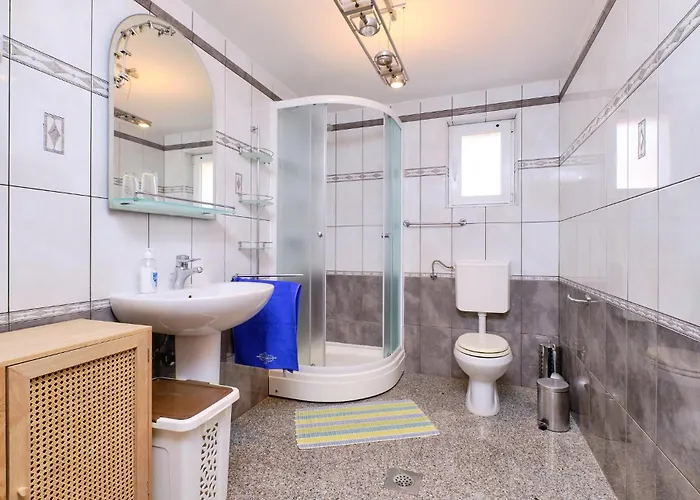 2 Bedroom Stunning In * וולי לוסיניי