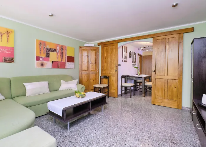 בית נופש 2 Bedroom Stunning In וולי לוסיניי